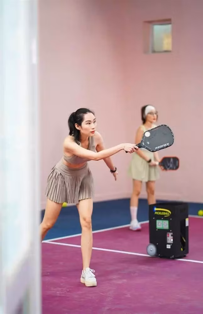 Hot từ đầu hè năm nay, Pickleball tiếp tục khẳng định vị thế môn thể thao được quan tâm nhất năm khi liên tục "kết nạp" thêm người chơi mới.
