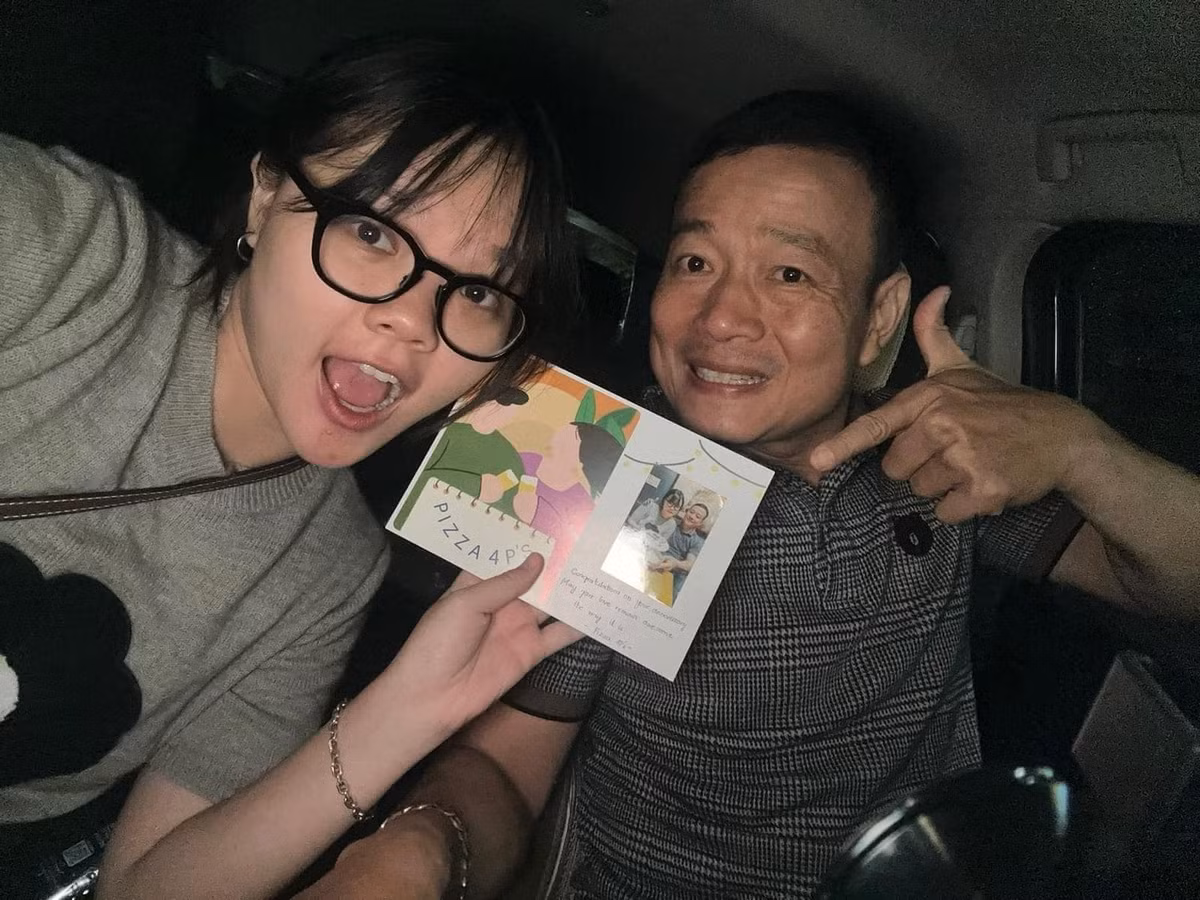 Điều đặc biệt, trong mối quan hệ này, Hằng Giang là người chủ động. Giang gặp chồng trong một chuyến du lịch vào năm 2020 khi anh được bố cô nhờ lái xe cho gia đình.