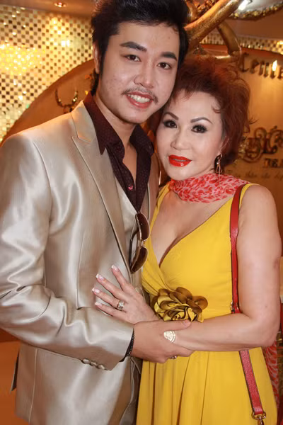 Chặng đường yêu của Vũ Hoàng Việt và tình già Yvonne Thúy Hoàng - Hình 4 Chang duong yeu cua Vu Hoang Viet va tinh gia Yvonne Thuy Hoang-Hinh-4