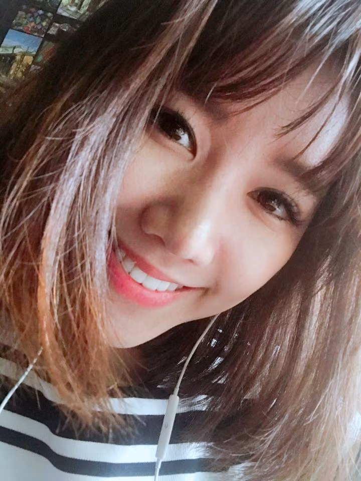 Sinh ra và lớn lên ở Seoul, Hàn Quốc, bố của Hari Won là người Việt mẹ là người Hàn. Khi còn ở Hàn Quốc, Hari Won tham gia nhóm nhạc Kiss nhưng chưa nổi tiếng.