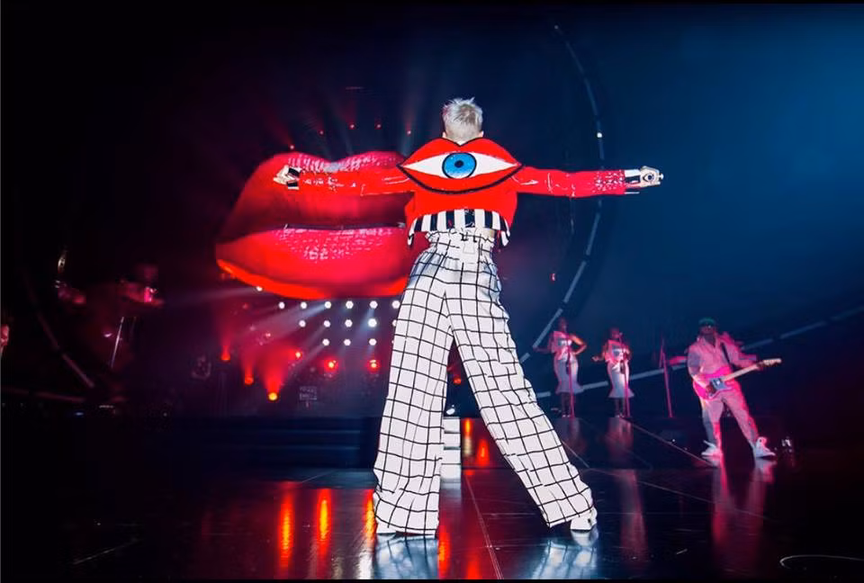 Những thiết kế của Công Trí phù hợp với gu trang phục diễn bấy lâu nay của Katy. Ảnh: Getty Images