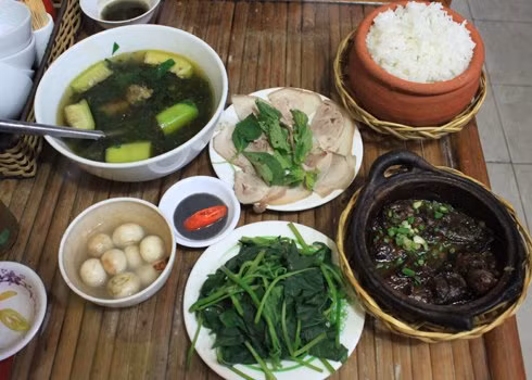 Khi cà chua, bạn có thể để tủ lạnh sẽ bảo quản được lâu hơn. Cà pháo muối rất hợp ăn với các món luộc và canh riêu cua ngày hè. 