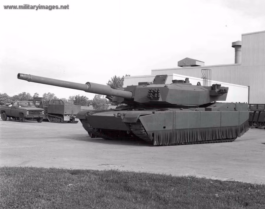 Nguyên mẫu M1 Thumper do Lockheed Martin phát triển, có hình dáng tương tự CATTB thế nhưng được trang bị đại pháo nòng trơn 140mm XM291 ATACS. Nguồn ảnh: ModDB