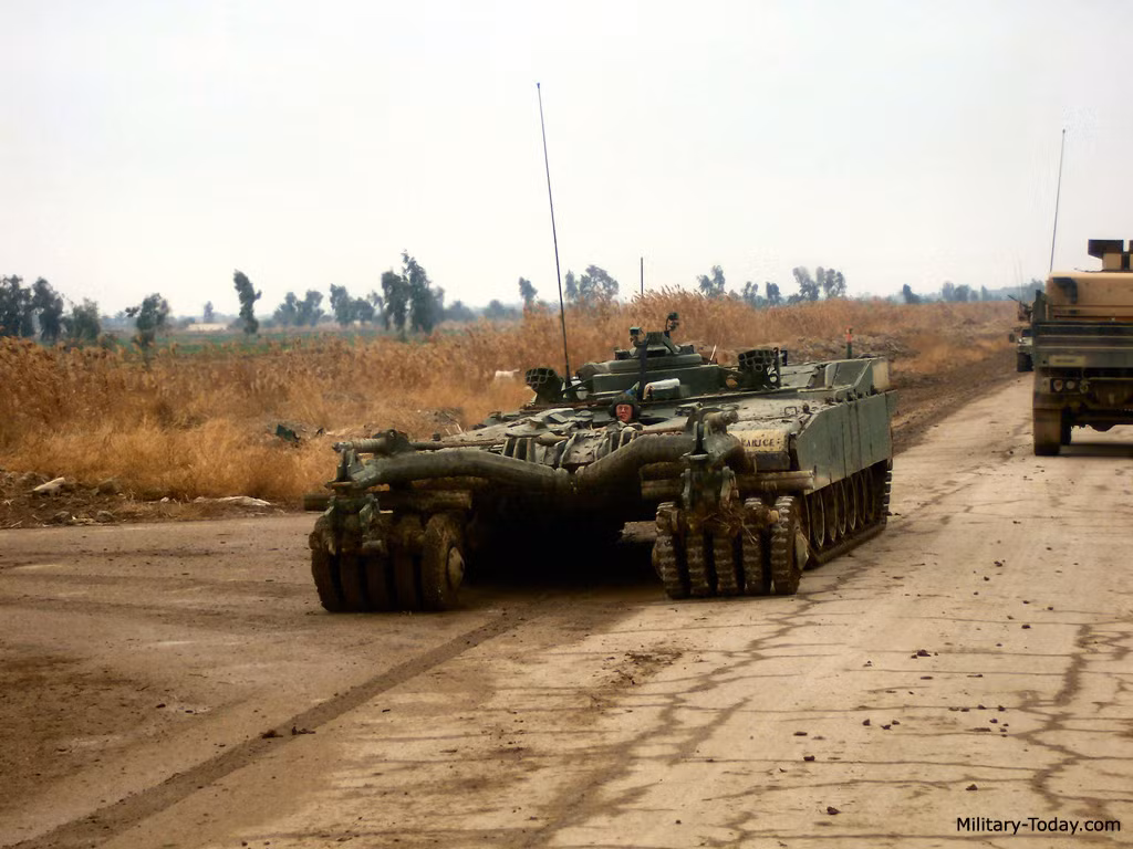 Xe dọn mìn M1 Panther II được thiết kế cho nhiệm vụ dọn sạch các bãi mìn. Chỉ có 6 chiếc được chế tạo cho Quân đội Mỹ, đã từng được sử dụng tại Bosnia, Kosovo và Iraq. Nguồn ảnh: Military-Today