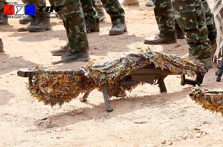 Súng trường bắn tỉa bán tự động hiện đại Barrett M82 của Thủy quân lục chiến Mỹ. Khẩu súng cỡ 12,7mm này có thể tiêu diệt mục tiêu ở cự ly đến 1.800m. Nguồn ảnh: TAF