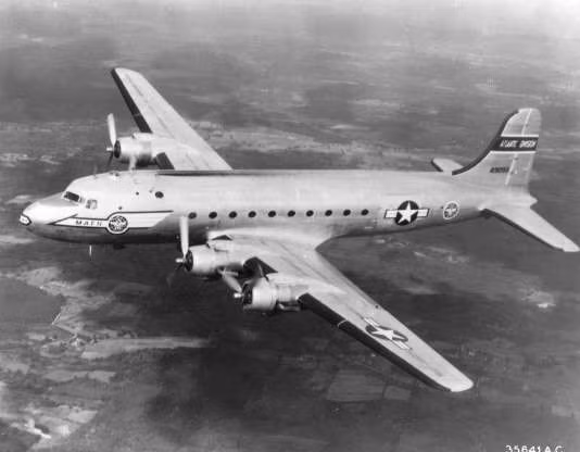Chuyến bay 2469 của Không quân Mỹ. Chiếc C-54 Skymaster mất tích ở vùng lãnh thổ Yukon của Canada ngày 26/1/1950 với 44 hành khách và phi hành đoàn. Bất chấp cuộc tìm kiếm quy mô lớn, những tín hiệu giữa chuyến bay là điều cuối cùng có thể nghe được từ chiếc máy bay này.