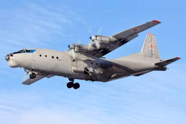 AN-12 của Không quân Ấn Độ. Nửa thế kỷ sau khi chiếc AN-12 này mất tích ở thung lũng Lahaul với 102 người trên máy bay, các cuộc thám hiểm vùng núi gần đây mới phát hiện được thi thể của 1 trong số các hành khách cùng với các mảnh vỡ máy bay.