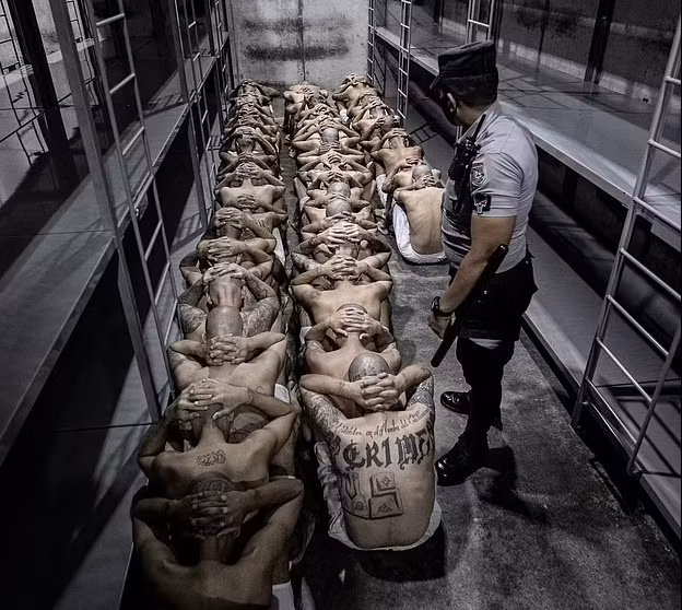 Kinh hai ben trong nha tu “dia nguc” o El Salvador-Hinh-5