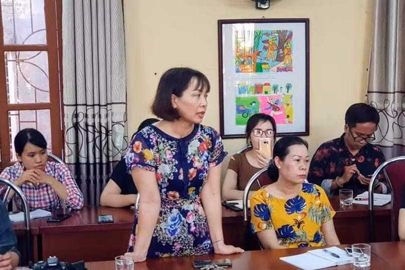 Hoc sinh dung nang, bi phe binh do di hoc som: Xem xet trach nhiem hieu truong, GV chu nhiem-Hinh-4