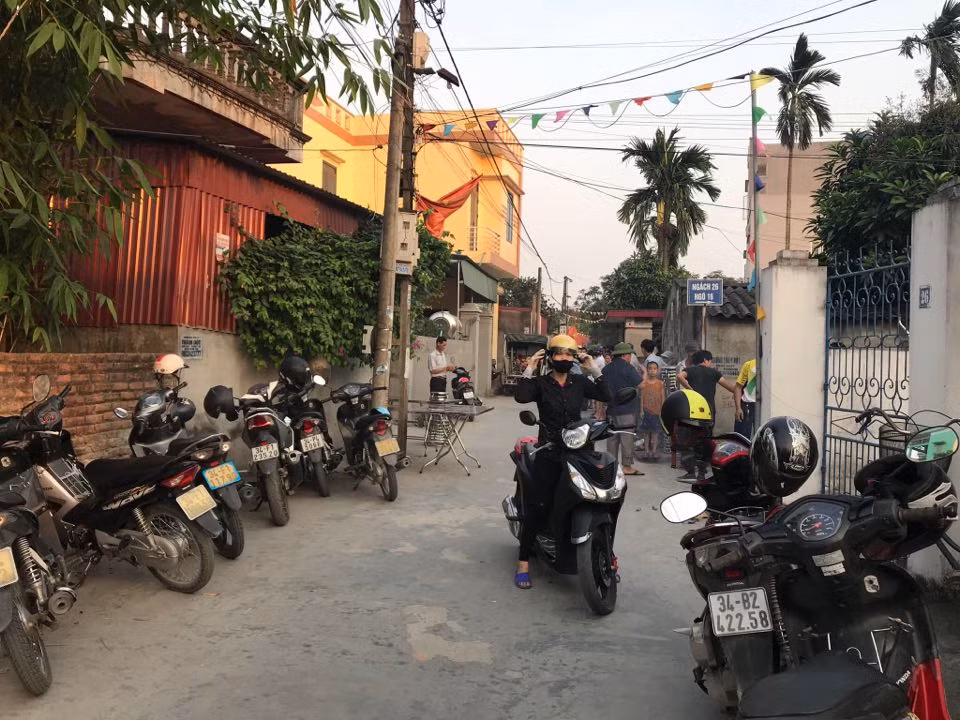 Hai Duong: Phat hien mot nguoi dan ong treo co tu tu tai nha