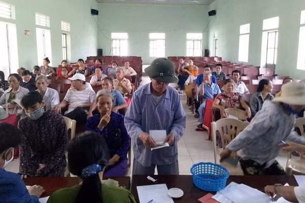 Thanh Hoa: Bo mau don tu nguyen, co van dong khong nhan tien ho tro COVID-19-Hinh-2