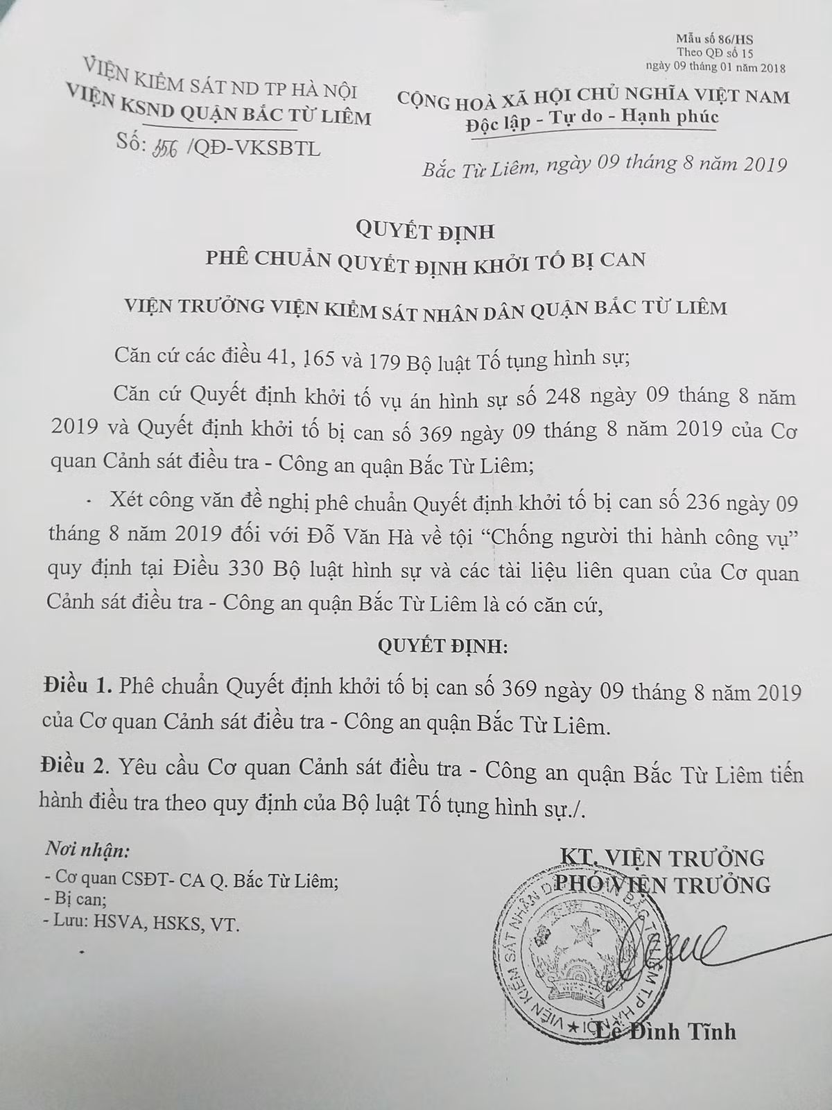 Vu bat giu nguoi tai Ha Noi: Khoi to cac bi can nem cat vao mat, chui boi cong an-Hinh-2