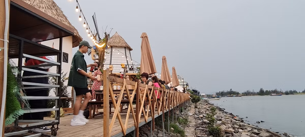 Thưởng thức cà phê giữa khung cảnh bao "chill".