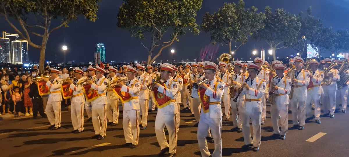Được biết, đây là lần đầu tiên Đoàn Nghi lễ CAND biểu diễn diễu hành tại TP Đà Nẵng.
