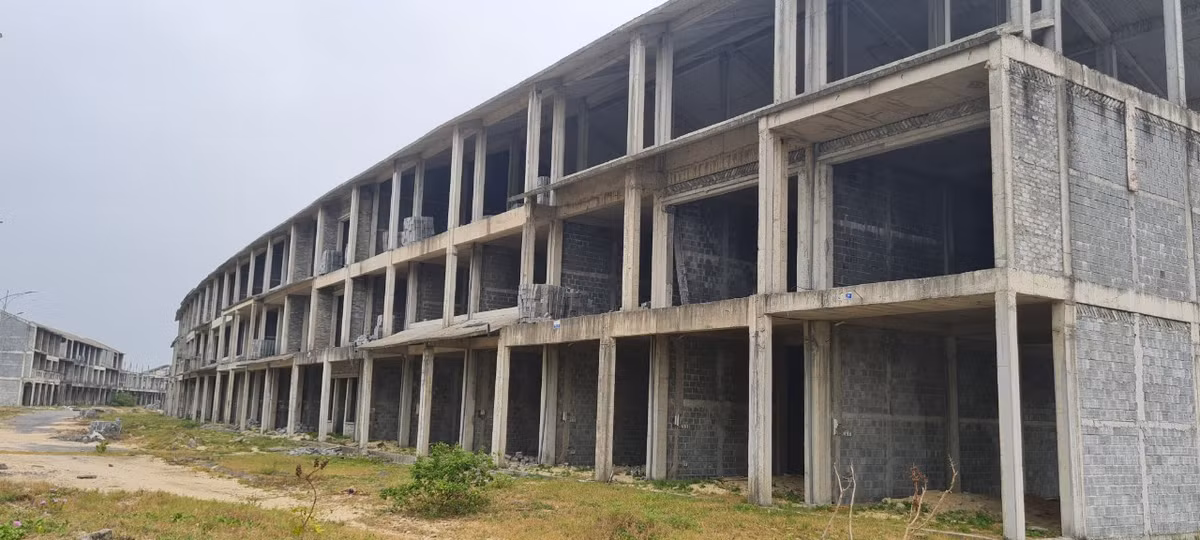 Khung cảnh vắng vẻ, đìu hiu đến khó tin tại một trong những dự án bất động sản "đình đám" nhất khu đô thị này.