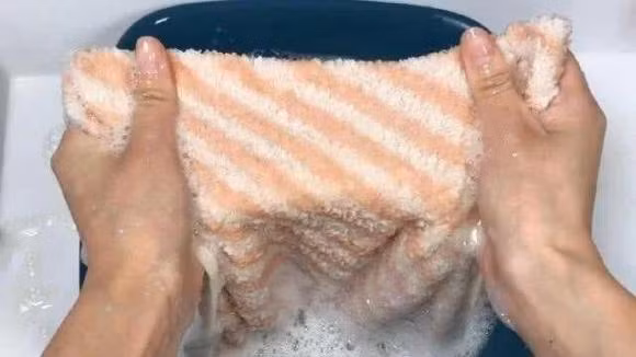 Khăn tắm sẽ là ổ vi khuẩn nếu treo ở 3 vị trí này - Hình 4 Khan tam se la o vi khuan neu treo o 3 vi tri nay-Hinh-4