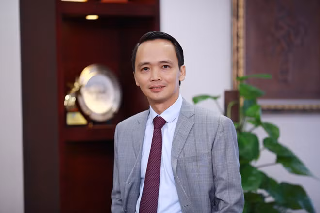 Năm 2014 ông đứng thứ 19 trong top 100 người giàu nhất, năm 2015 là vị trí thứ 17. Bước sang năm 2016, ông lần lượt vượt qua một loạt tên tuổi khác để xếp thứ 2 trong danh sách trên. Ngoài việc FLC tăng vốn trong năm 2016 thì với quá trình đưa Công ty cổ phần Xây dựng Faros (ROS) lên niêm yết trên sàn chứng khoán đã giúp tài sản quy đổi của doanh nhân tăng nhanh chóng. ROS là doanh nghiệp thi công xây dựng và là chủ thầu của nhiều dự án của FLC. Ảnh: BizLIVE.