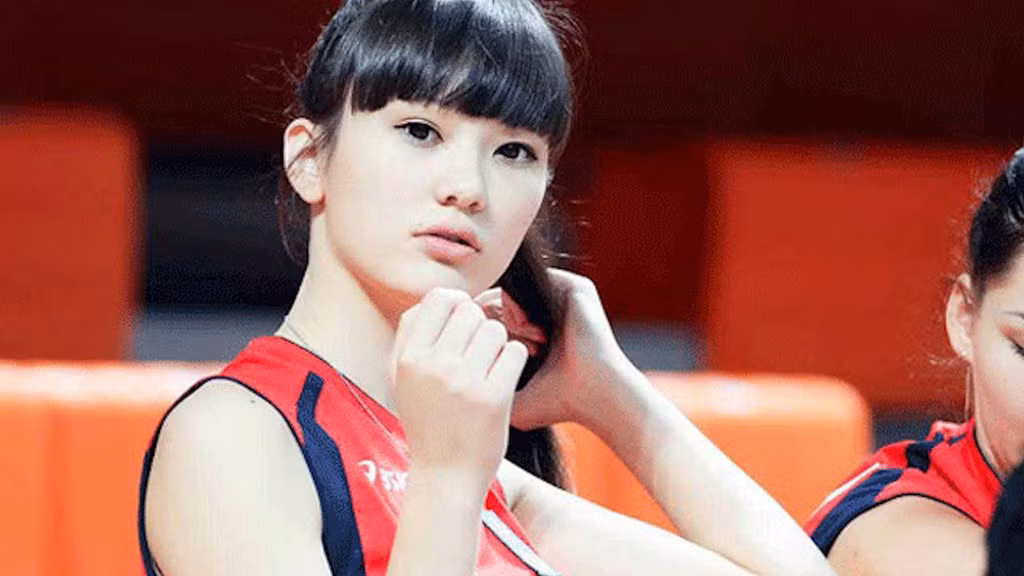 Với gương mặt đẹp như "thiên thần" cùng vóc dáng hoàn hảo, Sabina ngay lập tức trở thành hot girl bóng chuyền hàng đầu châu lục.