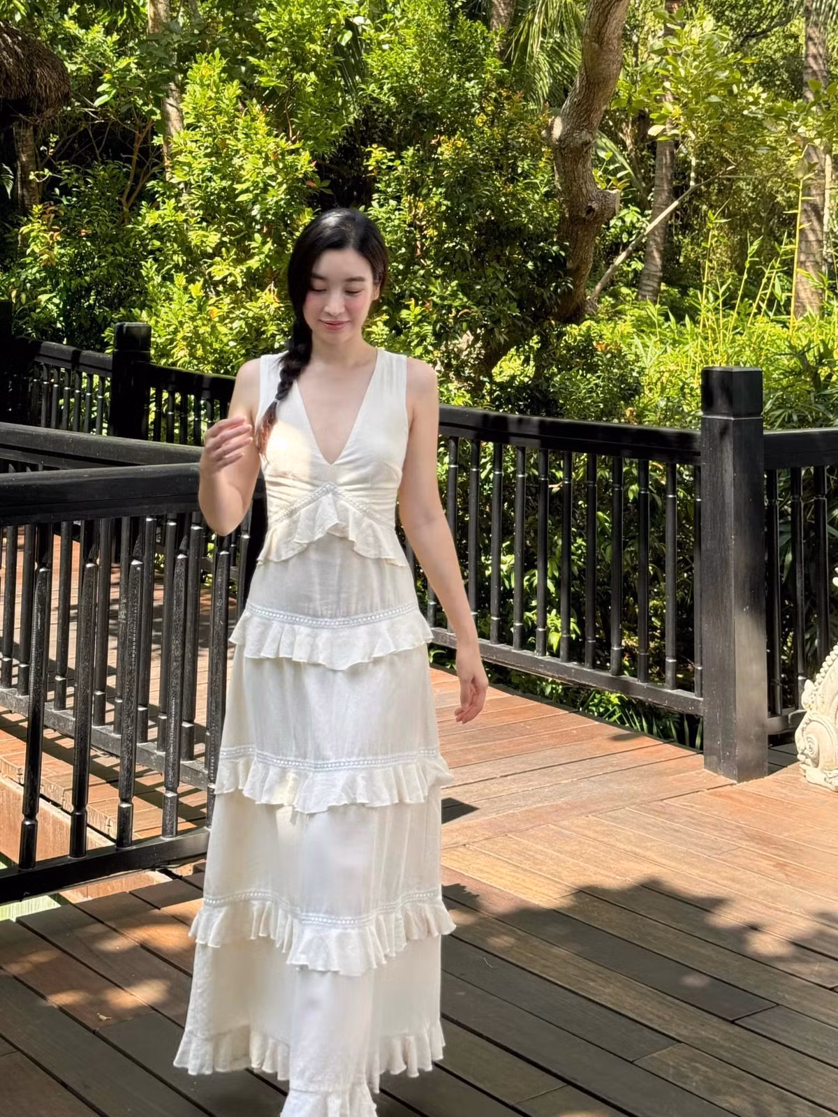Trước đó, khi khoe ảnh xinh đẹp trên trang cá nhân, Mỹ Linh bị nghi phẫu thuật thẩm mỹ mũi. Tuy nhiên, cô nàng vẫn chưa có phản hồi cộng đồng mạng về vấn đề này.