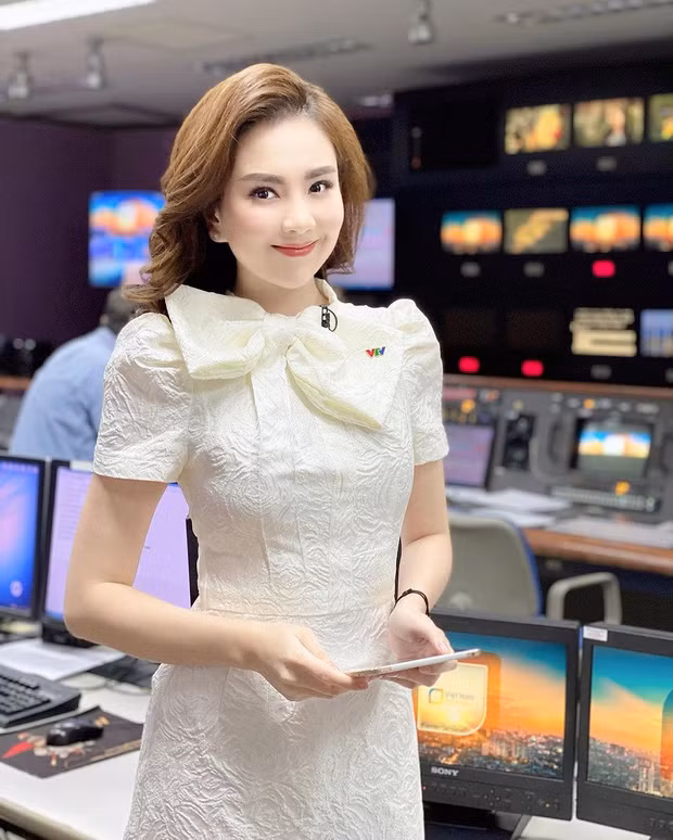 Ngày mới "chân ướt, chân ráo" vào VTV, BTV Mai Ngọc trông ra sao? Ngay moi