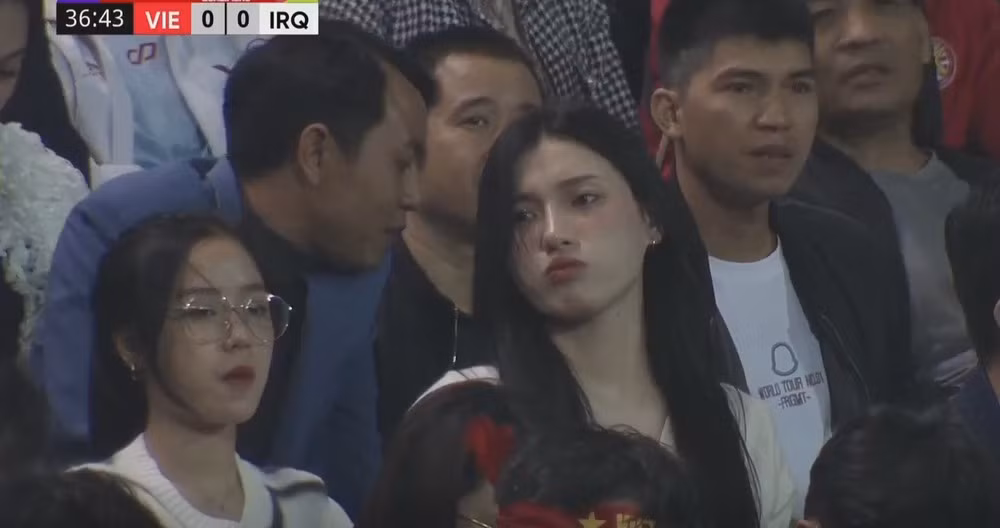 Cô gái hot nhất sau trận Việt Nam đấu Iraq khoe ảnh cực ngọt Co gai hot nhat sau tran Viet Nam dau Iraq khoe anh cuc ngot