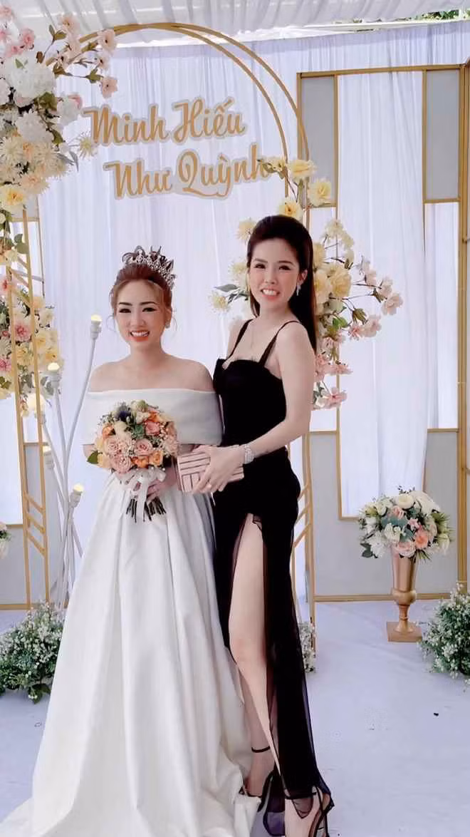 Vốn sở hữu ngoại hình nổi bật, nhiều người cho rằng Tiểu Băng lấn át cả cô dâu.