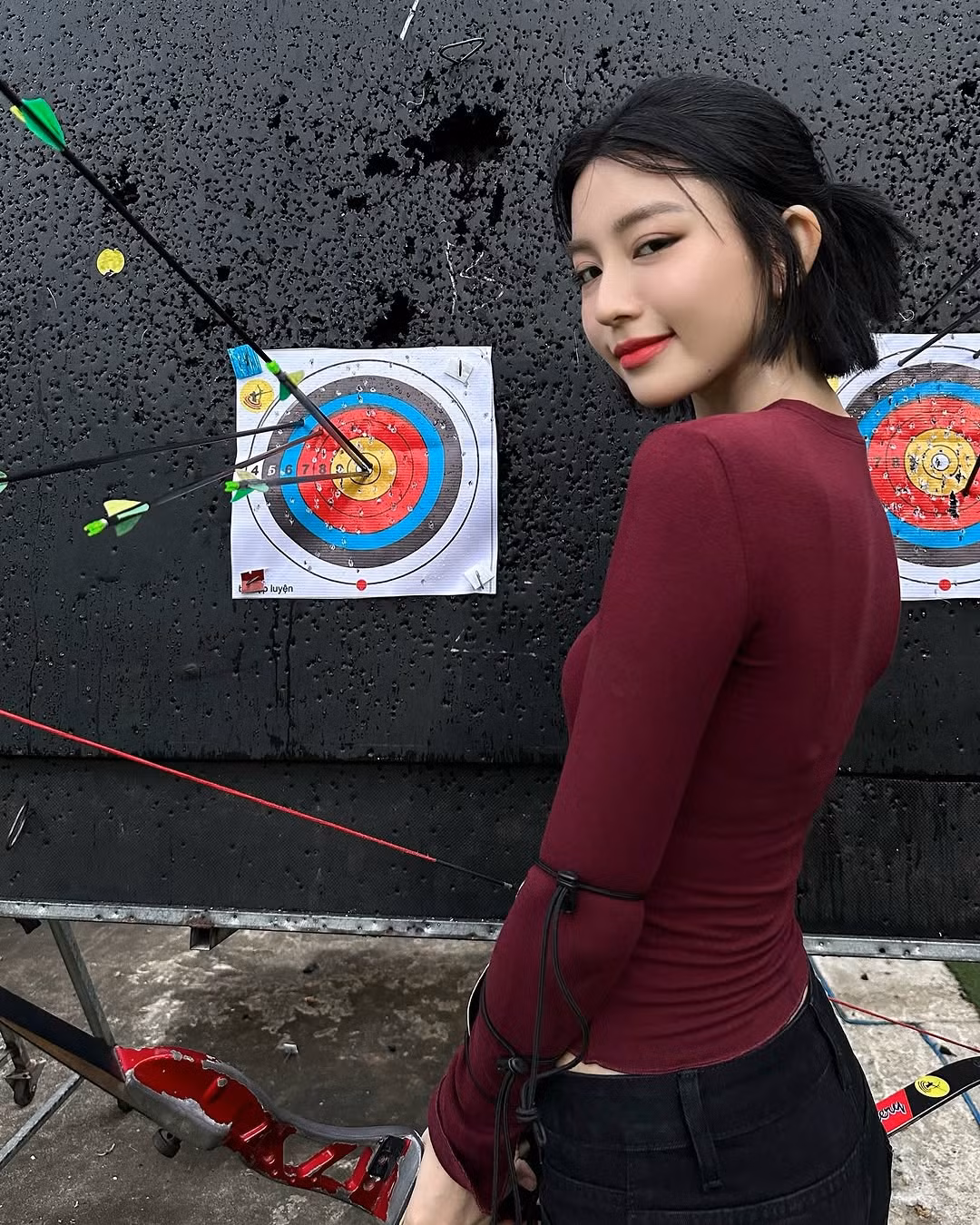 Bâu tên thật là Nguyễn Ngọc Phương Vy, sinh năm 2000. Cô nàng là hot girl Sài thành nổi đình đám, sở hữu nhan sắc xinh đẹp được ví như nữ thần.