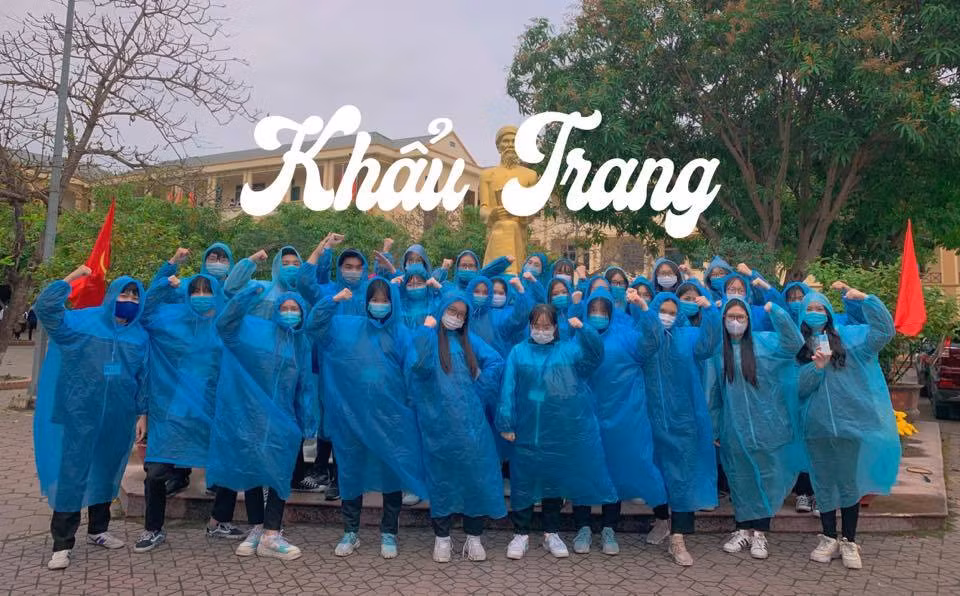 Điều đặc biệt ở bộ ảnh kỷ yếu này chính là concept mà lớp đã chọn. Không phải những hình ảnh máy bay giấy, sân trường lung linh thường thấy, lớp 11C5 chọn cho mình "lối đi riêng", đó là concept 5K của Bộ Y tế.