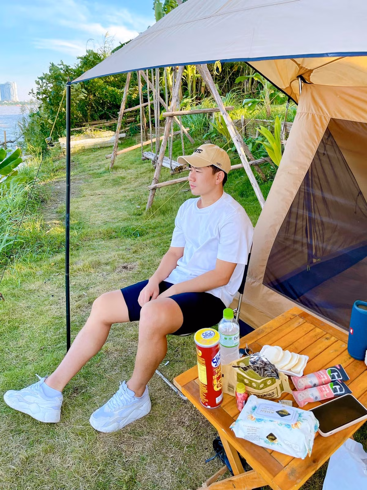 Những món quà trên cho gia đình và bản thân chính là “quả ngọt” sau những cố gắng, nỗ lực của Minh Vương trên hành trình cầu thủ chuyên nghiệp.