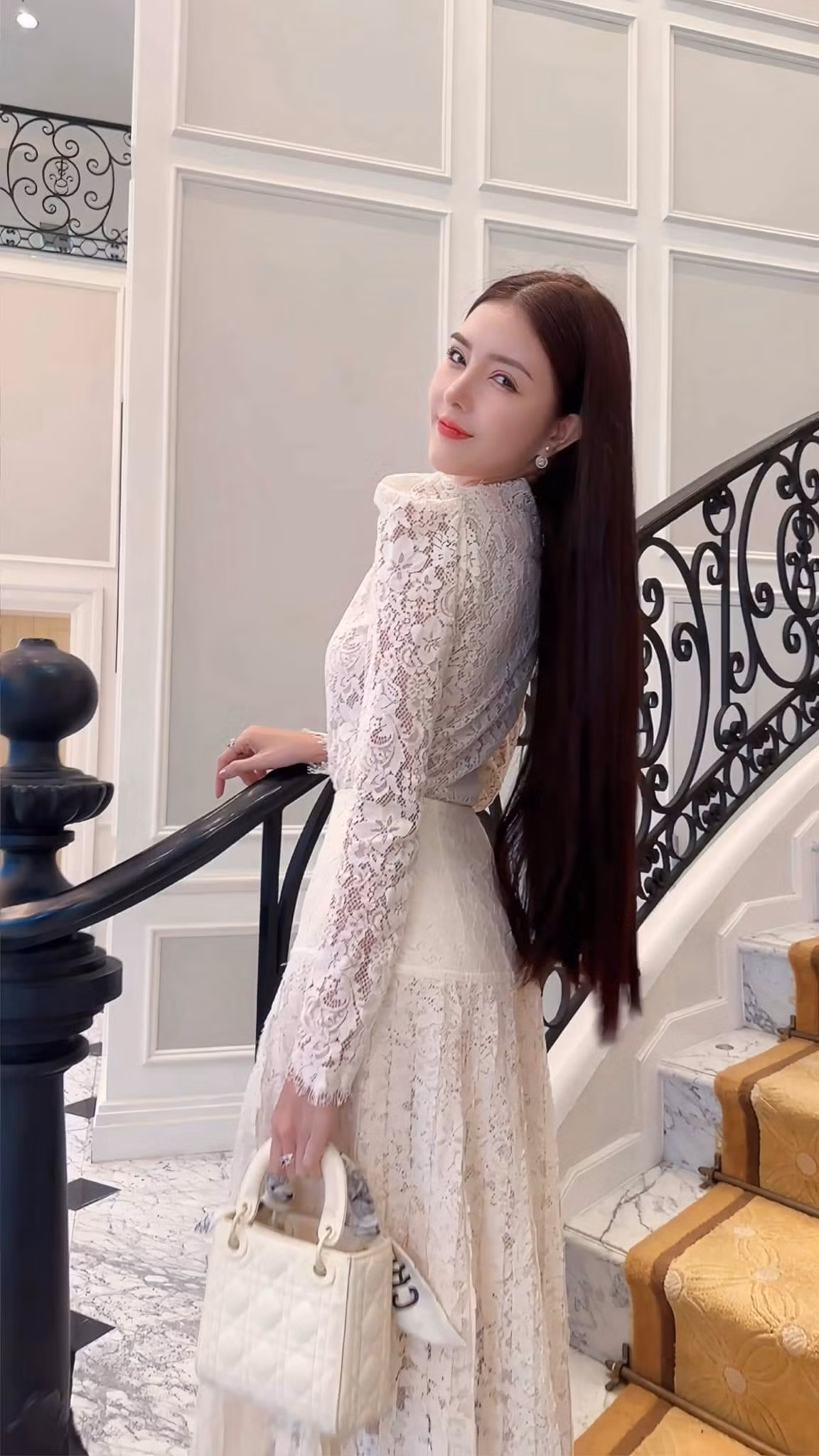 Lily Luta từng có khoảng thời gian bên nhau ngọt ngào nhưng ngắn ngủi với ca sĩ Bùi Anh Tuấn.