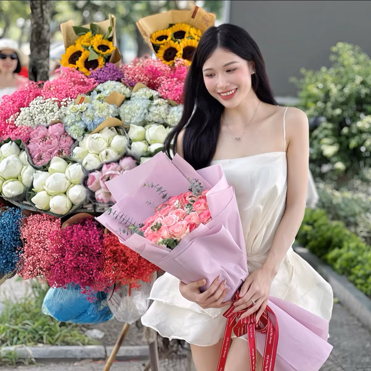 Cô nàng 9x chia sẻ: “Trong thời gian tham gia cuộc thi, mình đã tập trung cao độ và cố gắng hết mình. Mình từng nghĩ dù kết quả ra sao thì vẫn sẽ vui vì đã nỗ lực hết sức. Ngôi vị Hoa khôi Hà Nội 2024 có thể coi là cột mốc ý nghĩa trong cuộc đời mà mình sẽ không thể nào quên”.
