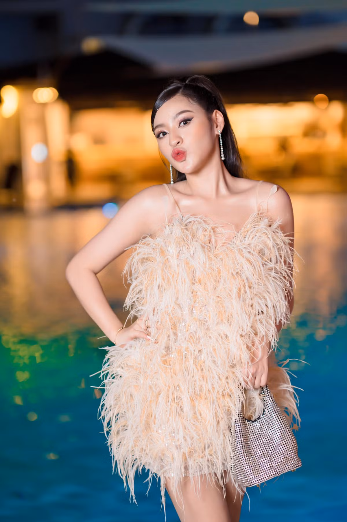 Nói về phản ứng của bố mẹ khi con gái vướng phải tin đồn, Trần Thanh Tâm chia sẻ chính quản lý của cô chủ động gọi điện báo cho bố mẹ, để giúp họ bình tĩnh trước khi tự nắm được thông tin.