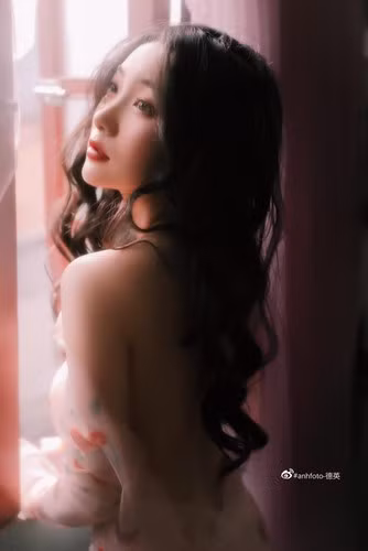 Thừa nhận “làm việc vì đam mê” nên thu nhập hàng tháng của Tiêu Hạ không quá nhiều mà chỉ đủ chi tiêu cho gia đình, bản thân và có khoản tích góp nho nhỏ.