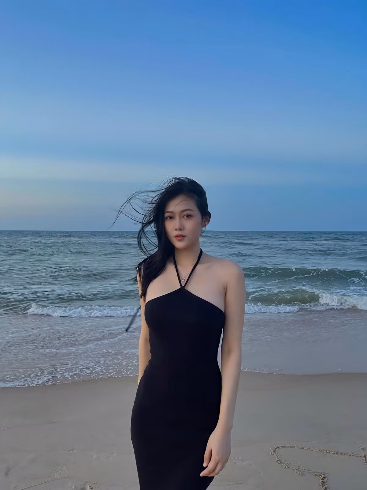 Trà My chia sẻ, cô học ngành Quản trị Kinh doanh để hoàn thành nguyện vọng của bố mẹ. Sau khi tốt nghiệp, cô quyết định theo đuổi ngành nghề mình yêu thích đó là làm mẫu ảnh, streamer.