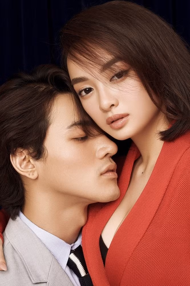 Ngay khi teaser phim Gái Già Lắm Chiêu được tung ra, không ít khán giả phát sốt trước chân dung của nhân vật, soi tới lý lịch của Khương Lê càng khiến nhiều người yêu thích hơn.