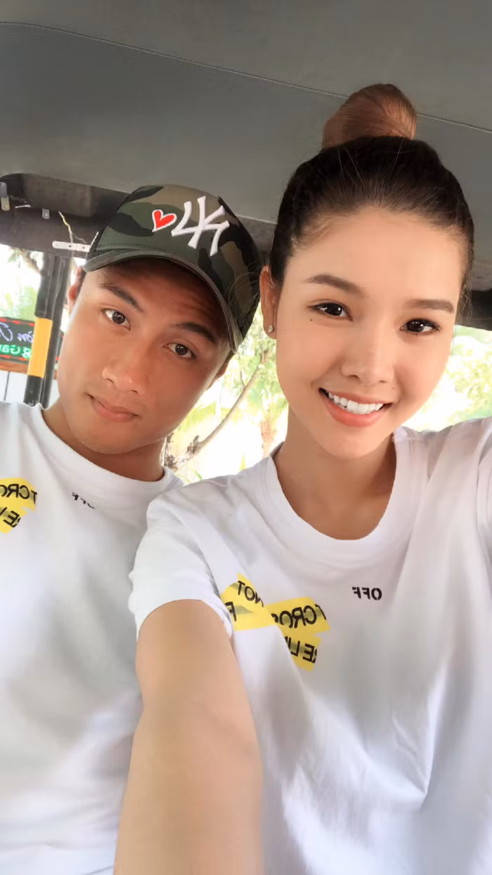 Chưa hết, Kỳ Hân cũng là "thánh dìm hàng" khi chẳng ngần ngại tung những bức ảnh khó đỡ của chồng lên mạng.
