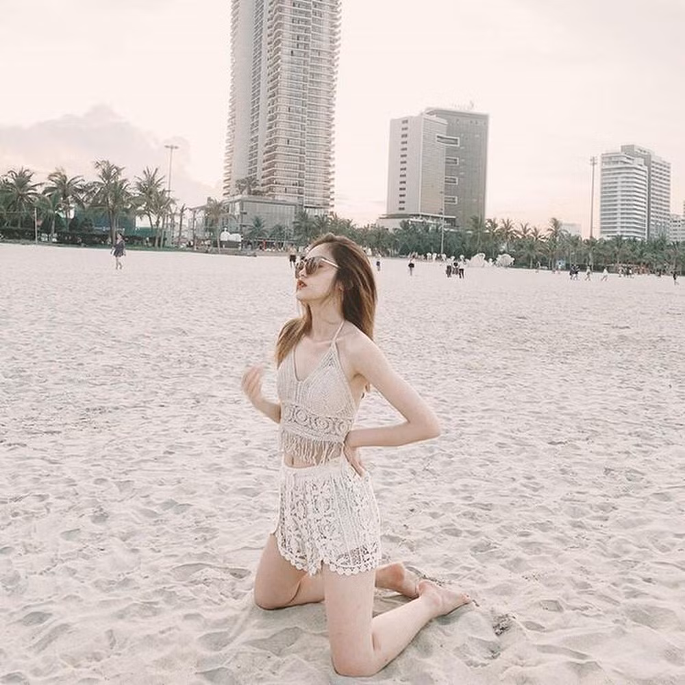 Trên trang cá nhân của mình, không thiếu những bức ảnh vô cùng xinh đẹp của Hà My khi còn đi học được cô nàng đăng tải.