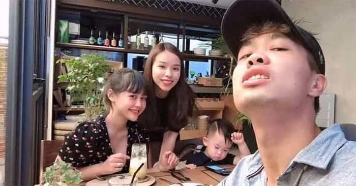 Công Phượng và Viên Minh là một trong những cặp đôi hot nhất của làng bóng đá Việt Nam. Cặp đôi trải qua 6 năm yêu nhau trước khi chính thức về chung một nhà vào cuối năm 2020.