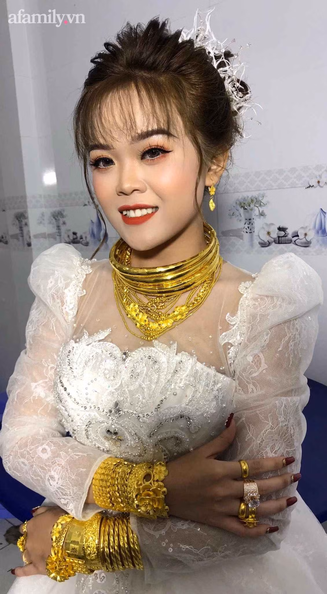 Những tưởng bố mẹ hai bên sẽ tỏ ra khó chịu, tuy nhiên bố chồng của M.L lại dành cho con dâu một nụ cười trìu mến khiến không ít người ngưỡng mộ. Ảnh minh họa.