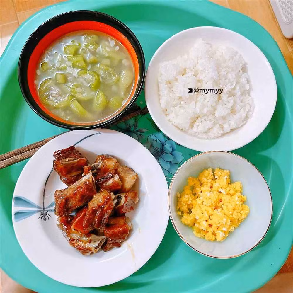 Không chỉ mẹ chồng, nàng dâu còn rất may mắn khi có được cậu em chồng cũng đảm đang không kém.
