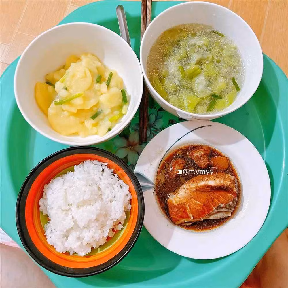 Nhờ những sự quan tâm đó mà giúp tinh thần cô có thể vui vẻ, thoải mái để chăm sóc cho con.