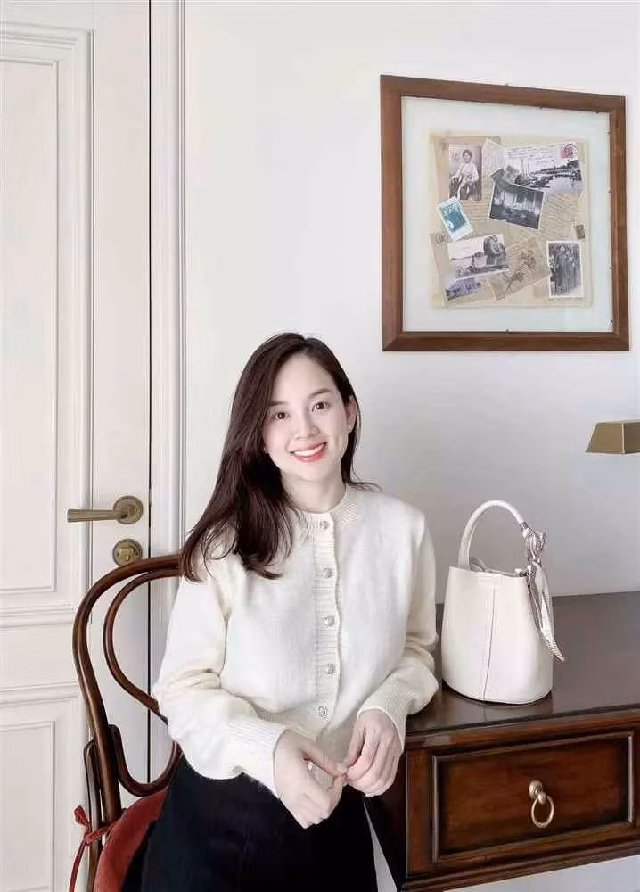 Qua đây có thể thấy sự nghiệp kiếm tiền của hot mom ngày càng thuận lợi. Hiện Ly Kute đang là chủ một số cửa tiệm kinh doanh đồ dành cho mẹ và bé tại Hà Nội, Sài Gòn.