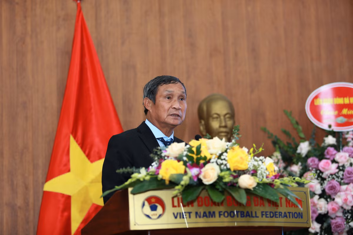 Sáng 11/2 tại trụ sở Liên đoàn bóng đá Việt Nam (VFF), các cầu thủ của đội tuyển bóng đá nữ Việt Nam đã được lãnh đạo liên đoàn tổ chức Lễ mừng công trọng thể.