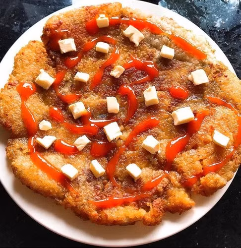 Thậm chí, nhiều người còn miêu tả món bánh chưng rán sau Tết chẳng thua kém gì Pizza.