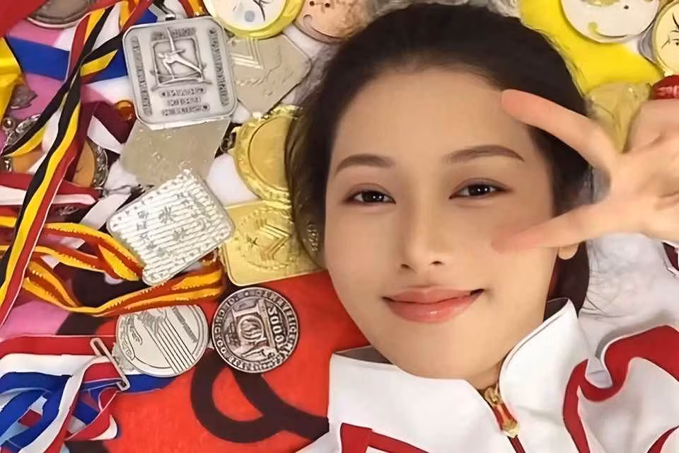 Wu Liufang, cựu VĐV thể dục dụng cụ nổi tiếng của Trung Quốc, từng được mệnh danh là "công chúa cầu thăng bằng" với nhiều chiến thắng ở các giải vô địch thế giới.