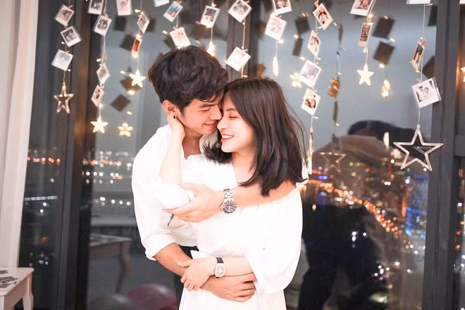 Không khó để nhận thấy, Trang Anna vô cùng hạnh phúc khi được bạn trai yêu thương, chiều chuộng hết nấc.