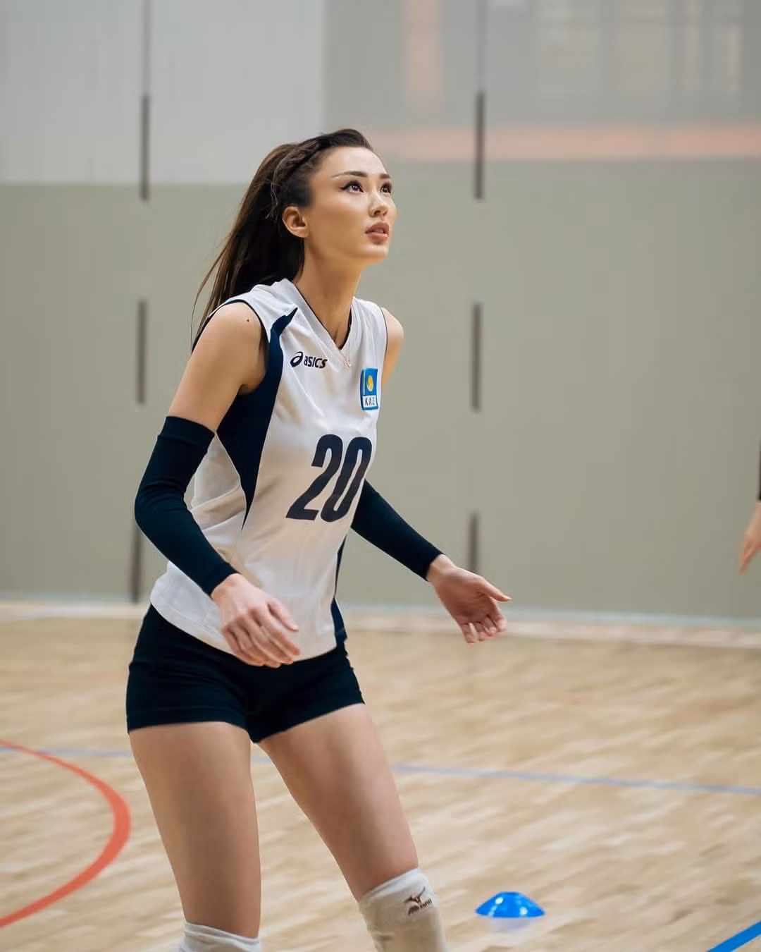 Ở tuổi 29, nữ thần bóng chuyền Sabina Altynbekova vẫn xinh đẹp, toả sáng. Cô có cuộc sống viên mãn, chu toàn giữa sự nghiệp thi đấu và công việc gia đình, một hình mẫu lý tưởng của phái đẹp.