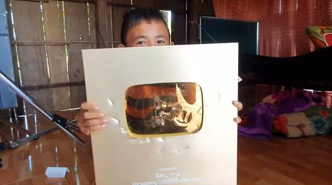 Ngay khi xuất hiện, video đã nhận về sự quan tâm lớn. Rất đông người hâm mộ vào an ủi, động viên Sang Vlog cố gắng bởi "của đi thay người".