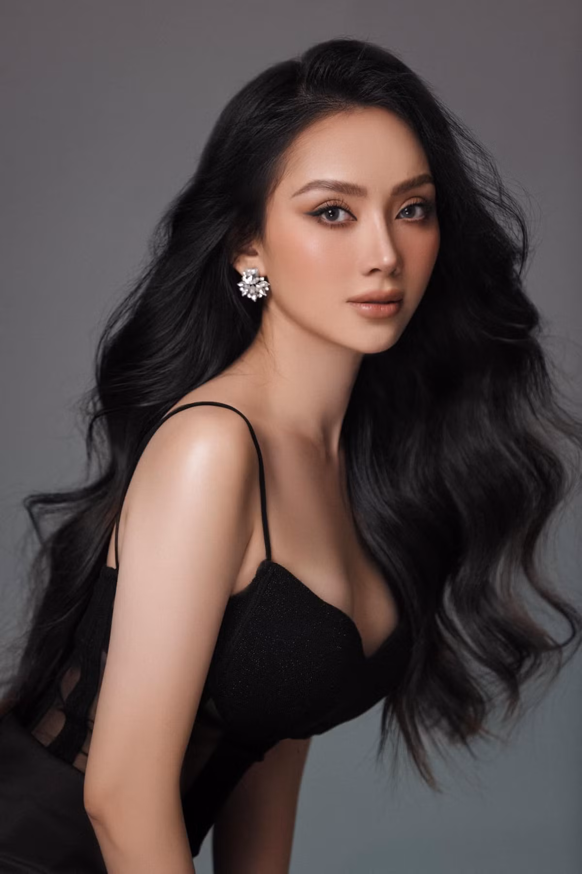 Hot girl phố Núi chia tay bạn trai cầu thủ giờ ra sao? Hot girl pho Nui chia tay ban trai cau thu gio ra sao?