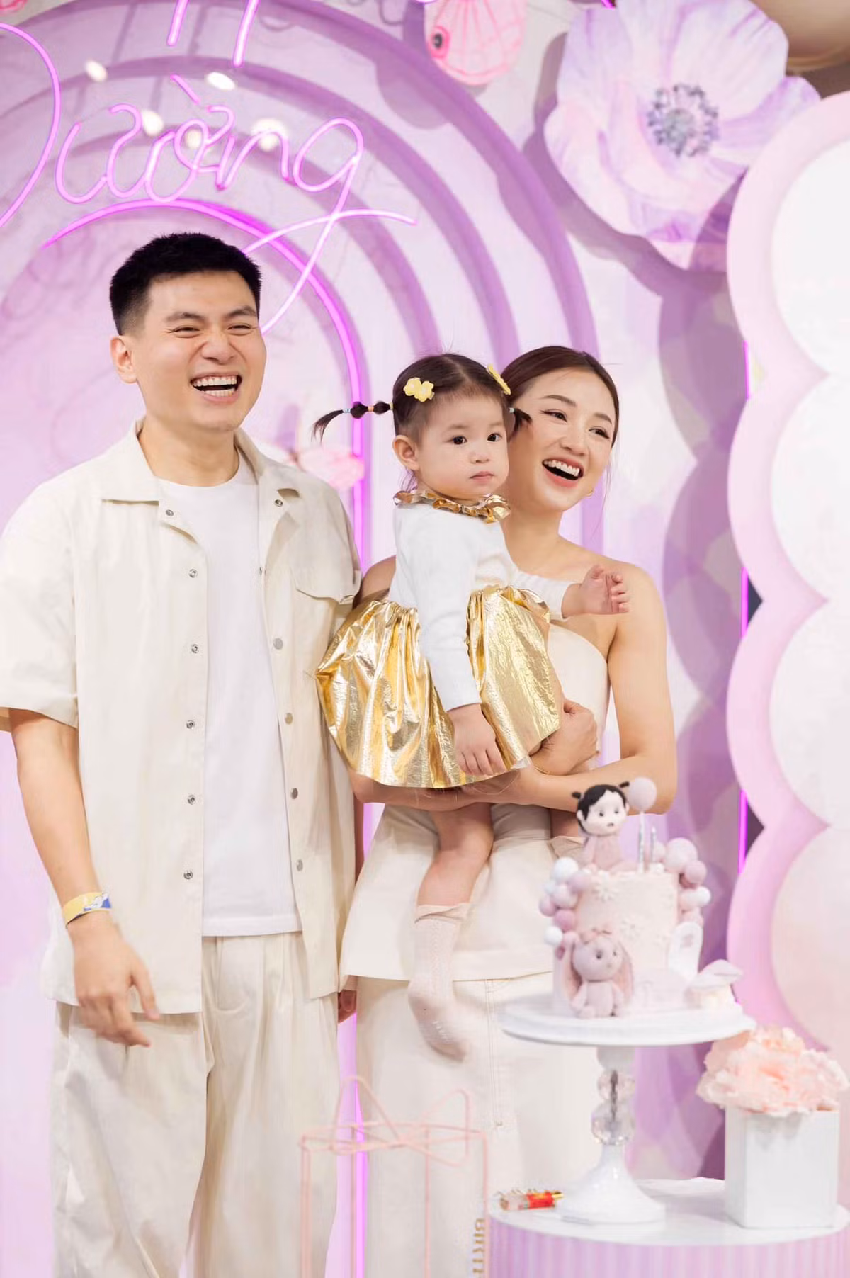 Năm 2021, Salim và Hải Long công khai mối quan hệ tình cảm, từ bạn bè chuyển thành người yêu. Không lâu sau, "đàng trai" gây bất ngờ khi tổ chức màn cầu hôn nàng hot girl tại một khu nghỉ dưỡng ở Đà Nẵng với sự góp mặt của bạn bè thân thiết.